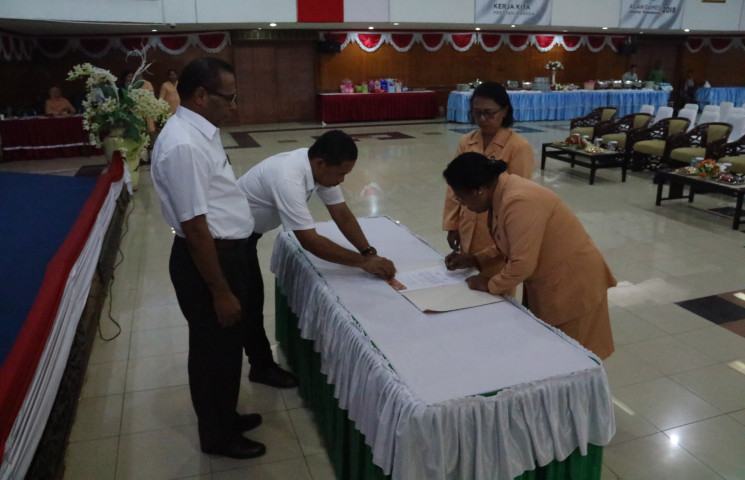Grace Auri Jabat Ketua DWP Sekda Papua